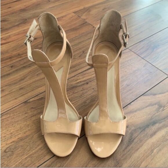 Brian Atwood Nude Patent T-Strap Sandals - Picture 1 of 6